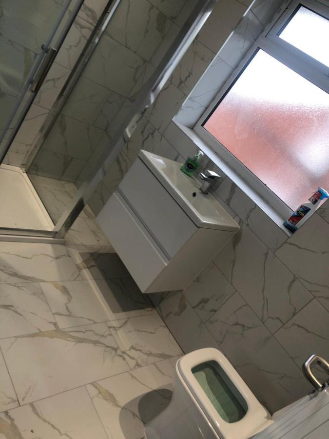 5 Bedroom House In Орпингтон Экстерьер фото